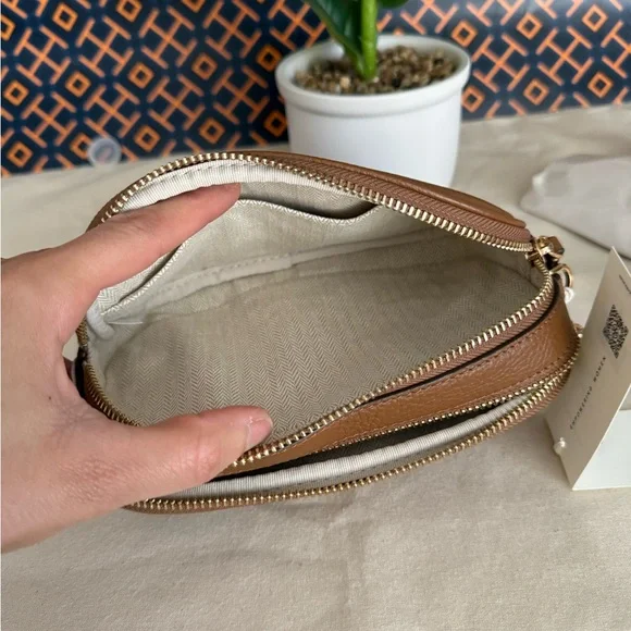 NWT , Tory Burch Britten camera Brown and gold  Leather Crossbody Bag - Picture 10 of 15